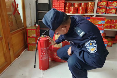 雙節將至防患未"燃" 伊春市嘉蔭公安扎實開展煙花爆竹安全專項檢查